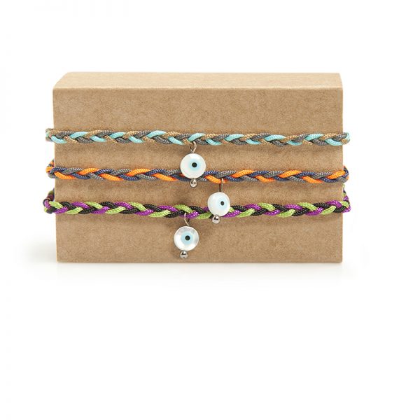 Blink - A handmade little eye-bracelet made of ivory and a colorful hand-knit cord forming a braid. An everyday, fun wristband, essential in order to protect you from the "evil" eye! Closes with a macramé wrist clasp.

Material: Oxidized silver 925 and ivory