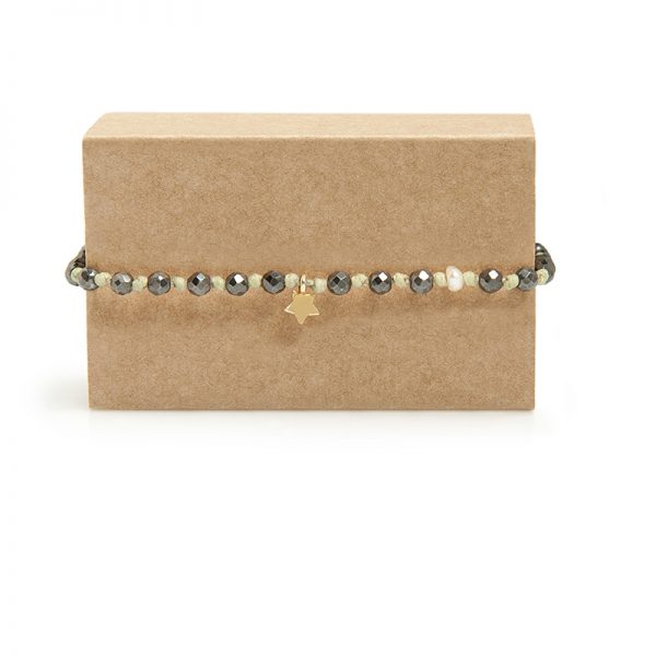 Tiny love - A delicate and dainty bracelet made of 14k gold stars and hematite stones. A bracelet made with a special technique in order to connect together each of its pieces. Closes with a macramé wrist clasp.

Material: 14k gold and hematite stones