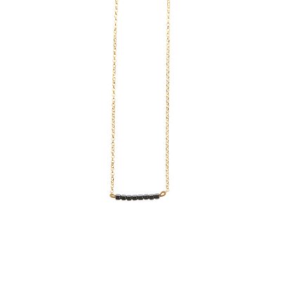Line necklace - Short necklace with a thin line of hematite stones or pearls. Choose the one that suits you the best!

Material: Hematite stones or pearls with a gold-plated or silver oxidized chain