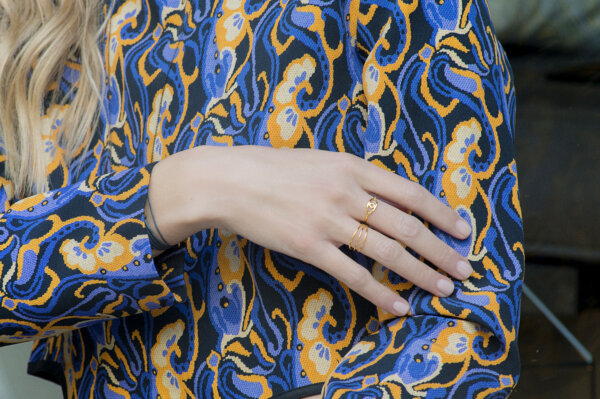 Triple Ring - Κομψό και φινετσάτο τριπλό χρυσό δαχτυλίδι. Ένα κόσμημα μοντέρνο αλλά και με πολλά κλασικά στοιχεία που σίγουρα θα ευχαριστηθείτε να φοράτε!

Υλικό: Χρυσό 14κ