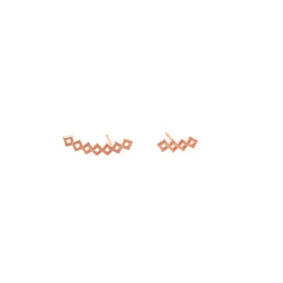 Domino Earrings - Feel the domino effect! Μια σειρά από μικρές κυψέλες σχηματίζουν ένα domino κυψελών που τελικά διαμορφώνουν αυτά τα γεωμετρικά σκουλαρίκια! Μπαίνουν παράλληλα στο αυτί , με διαφορετικό μέγεθος το καθένα δίνοντας ένα μοντέρνο twist – μπορεί να φορεθεί και ένα μονό!

Υλικό: Ασημένιο επιχρυσωμένο, ασημένιο οξειδωμένο, ασημένιο με ροζ επιχρύσωση
