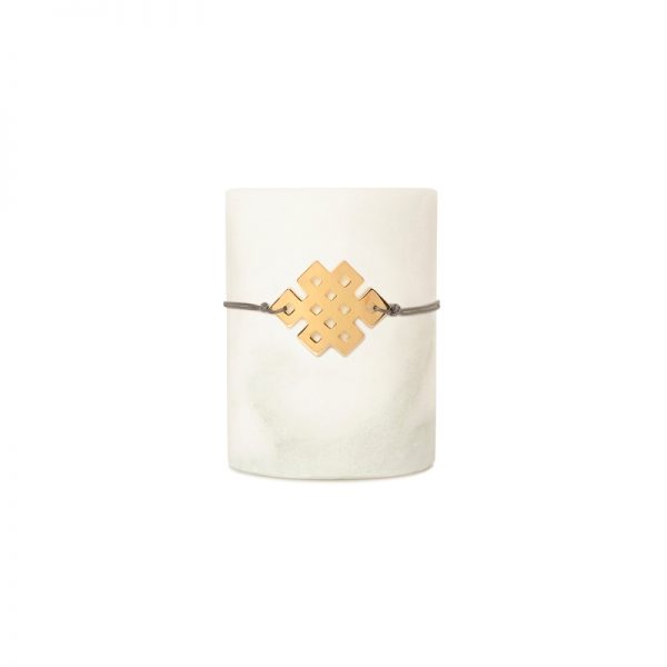Lucky Squares Bracelet Gold - A square symbolizes strength and stability! In this design, one can distinguish the eights used to form a rhombus, a symbol of completeness for a year full of strength, stability and wholeness in all our relationships!

Material: White metal dipped in gold, black gold or pink gold. It comes with a colored string.
Pick between: black, gray, brown, dark red, beige string.